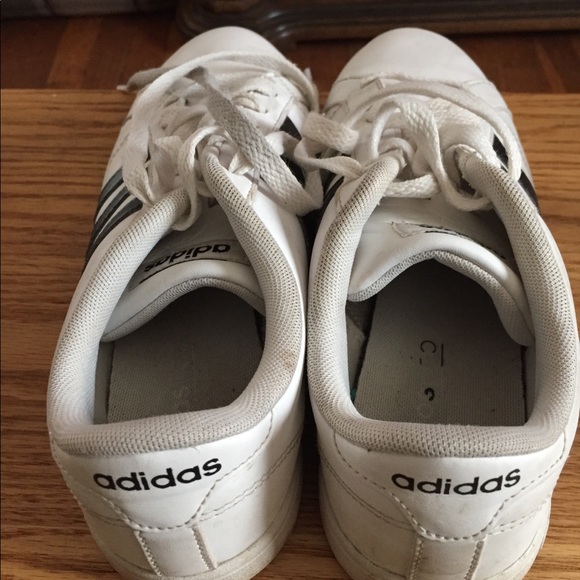 Adidas size 7 women’s sneaker - Picture 4 of 4